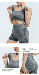 Conjunto de yoga premium com shorts, top e leggings sem costura. Design ergonômico para máximo conforto durante treinos intensos. Tecido respirável e flexível que acompanha cada movimento. Ideal para yoga, pilates e musculação.