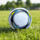 Bola de futebol oficial tamanho 5 com costura à máquina, PVC resistente e antiderrapante. Ideal para treinos e partidas ao ar livre. Durável e sem costuras aparentes.