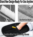 Luvas de remoção de pelos com tecnologia eletrostática. Ideais para cães e gatos, coletam pelos eficientemente sem danificar móveis ou roupas. Reutilizáveis e fáceis de limpar. Perfeitas para limpeza diária e manutenção do lar.