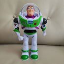 Robô Buzz Lightyear com movimento automático. Figura de ação Pixar com caminhada elétrica. Perfeito para crianças, colecionadores e fãs de Toy Story. Presente ideal para aniversários e ocasiões especiais.