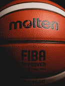 Bola de basquete Molten BG4500 em PU com certificação oficial. Ideal para competições e treinamentos de homens e mulheres. Tamanho 7 padrão.