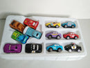 Conjunto com 12 miniaturas de carros Disney Pixar, incluindo Relâmpago McQueen, Jackson Storm e Mate. Perfeito para colecionadores e presentes de aniversário infantil.