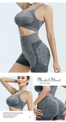 Conjunto de yoga premium com shorts, top e leggings sem costura. Design ergonômico para máximo conforto durante treinos intensos. Tecido respirável e flexível que acompanha cada movimento. Ideal para yoga, pilates e musculação.