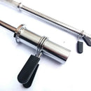 Par de Presilhas para Barra - Travas de Mola 25/28/30mm. Fixadores profissionais para halteres e barras, garantindo segurança durante treinos intensos. Equipamento essencial para levantamento de peso.