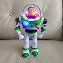 Robô Buzz Lightyear com movimento automático. Figura de ação Pixar com caminhada elétrica. Perfeito para crianças, colecionadores e fãs de Toy Story. Presente ideal para aniversários e ocasiões especiais.