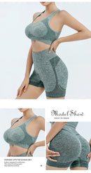 Conjunto de yoga premium com shorts, top e leggings sem costura. Design ergonômico para máximo conforto durante treinos intensos. Tecido respirável e flexível que acompanha cada movimento. Ideal para yoga, pilates e musculação.