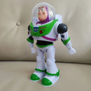 Robô Buzz Lightyear com movimento automático. Figura de ação Pixar com caminhada elétrica. Perfeito para crianças, colecionadores e fãs de Toy Story. Presente ideal para aniversários e ocasiões especiais.