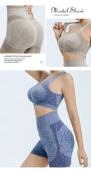 Conjunto de yoga premium com shorts, top e leggings sem costura. Design ergonômico para máximo conforto durante treinos intensos. Tecido respirável e flexível que acompanha cada movimento. Ideal para yoga, pilates e musculação.