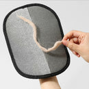 Luvas de remoção de pelos com tecnologia eletrostática. Ideais para cães e gatos, coletam pelos eficientemente sem danificar móveis ou roupas. Reutilizáveis e fáceis de limpar. Perfeitas para limpeza diária e manutenção do lar.