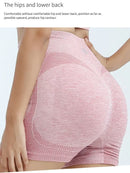 Conjunto de yoga premium com shorts, top e leggings sem costura. Design ergonômico para máximo conforto durante treinos intensos. Tecido respirável e flexível que acompanha cada movimento. Ideal para yoga, pilates e musculação.